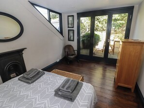 1 bedroom, individually decorated, individually furnished, free WiFi