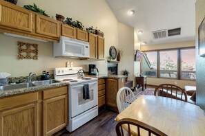 Condo | In-room dining - Valley View (Flagstaff)