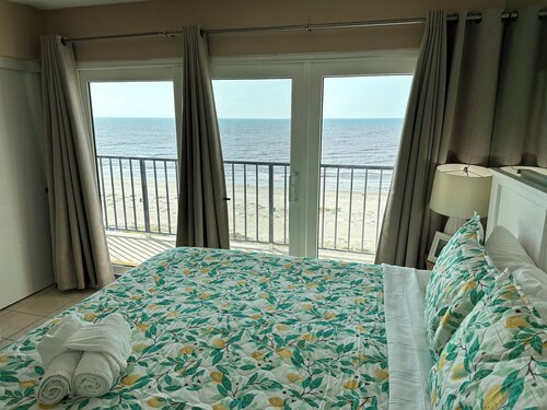 Relax By The Sea With Infinity Ocean Views
