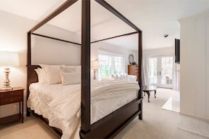 4 bedrooms, iron/ironing board, free WiFi, bed sheets - Heated Indoor Pool and Spa - Golf Course View (Mashpee)