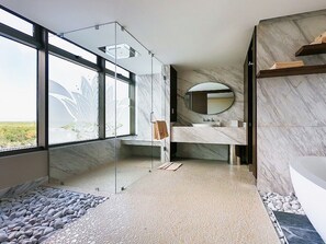 Whirlpool, Haartrockner, Bidet, Handtücher