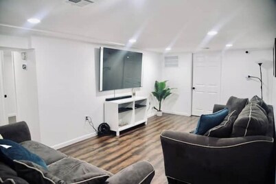 Lovely 2 Bedroom & 1 Bath Space