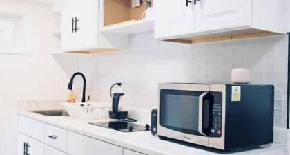 Lovely 2 Bedroom & 1 Bath Space