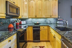 Fridge, microwave, stovetop, dishwasher - Walk to Ski Lifts: Townhome w/ Hot Tub in Keystone (Keystone)