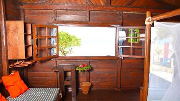1 bedroom, desk, internet