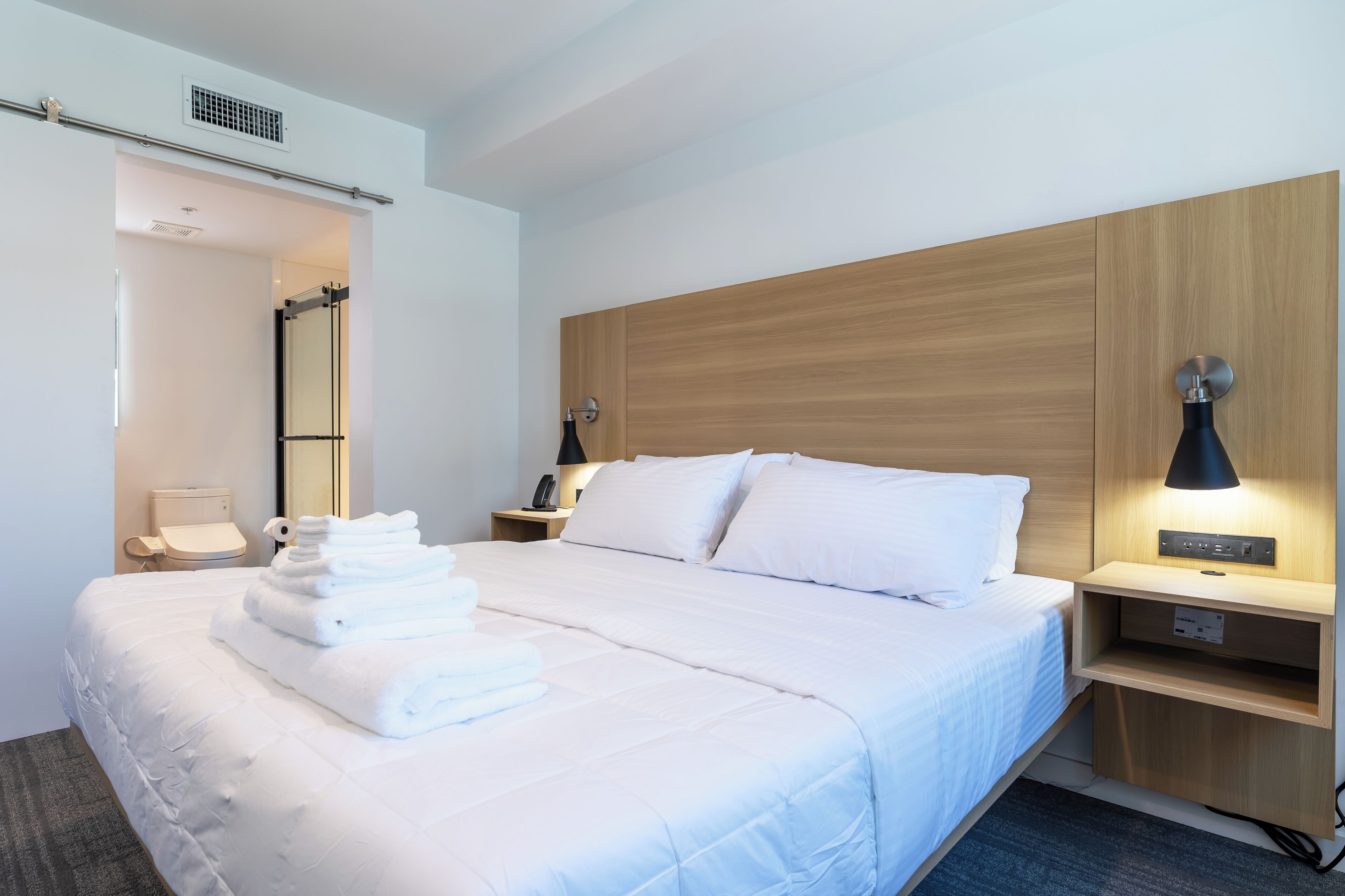 Suite, 2 slaapkamers, niet-roken, balkon | Hypoallergeen beddengoed, bedden met traagschuimmatras