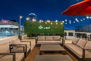 ลานระเบียง/นอกชาน