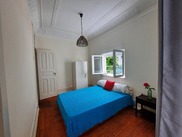 2 chambres, fer et planche à repasser, Wi-Fi, draps fournis