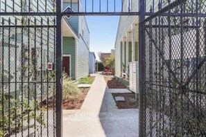 Property grounds - Cute 1bed steps from French Q, Bourbon St and Jazz venues (New Orleans)