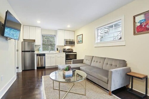 Cute 1bed steps from French Q, Bourbon St and Jazz venues