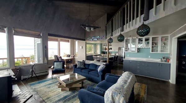 Smart-TV, Kamin, DVD-Player, Tischfußball