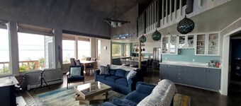 Sweeping Views on the Water