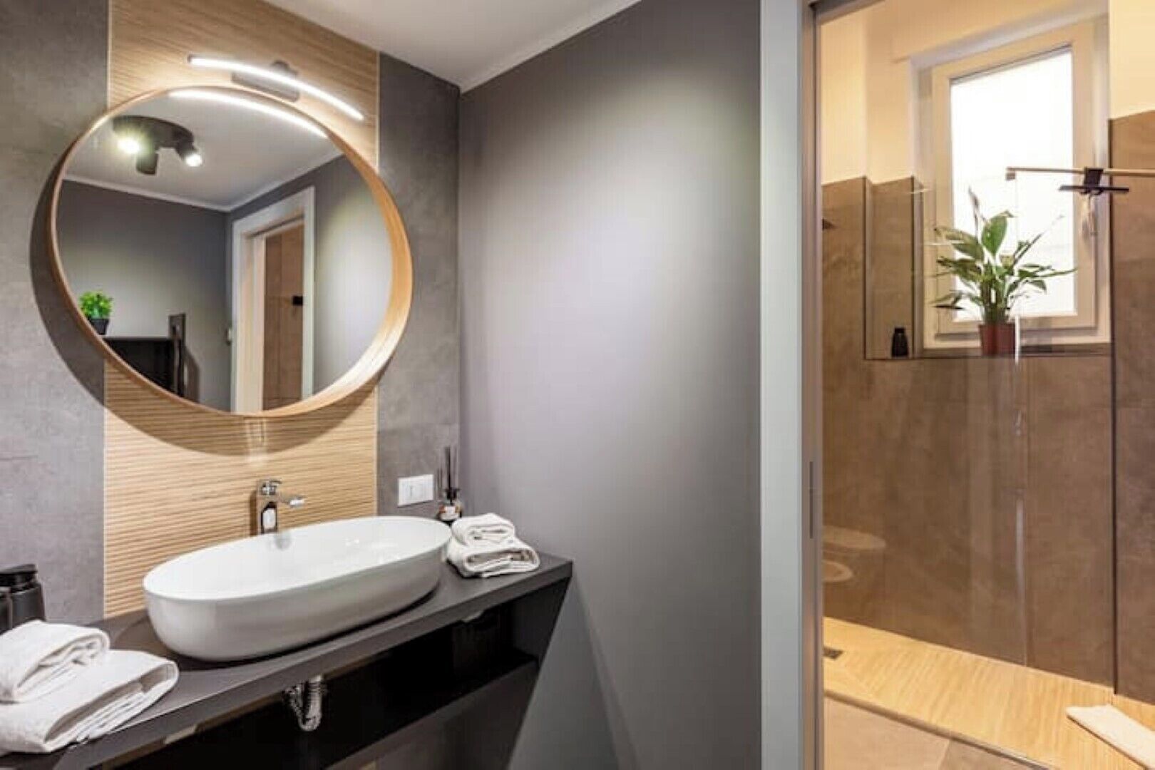 Dusche, Haartrockner, Bidet, Handtücher