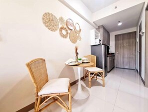 Dining - Stylish-1BR Boho Fastnet Along Roxas Blvd (Pasay)