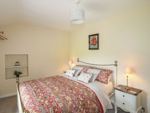 2 bedrooms, individually decorated, individually furnished, free WiFi