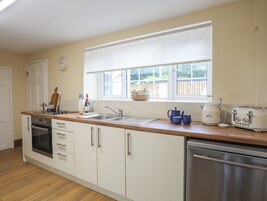 Refrigerador, lavavajillas, tetera/pava eléctrica, tostadora