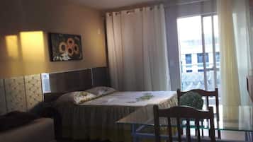 1 habitación, escritorio, tabla de planchar con plancha y wifi