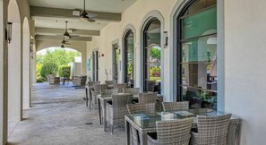 تناول الطعام بالخارج