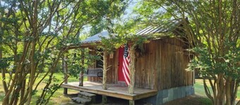 Little cabin in the heart of the Kiamichi Mountains 33 miles from Hochatown, OK