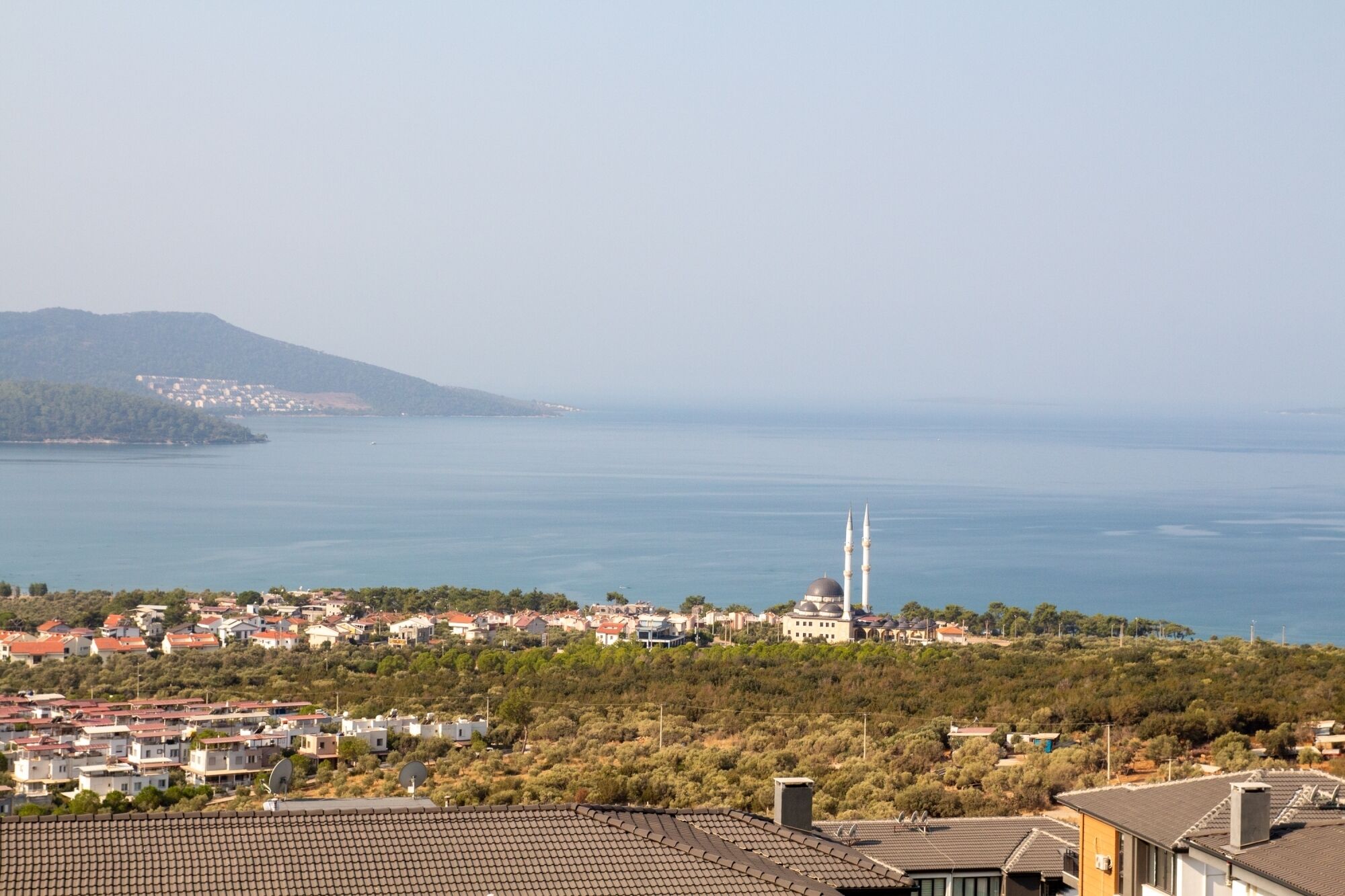 Sea View Flat with Shared Pool 5 min to Beach