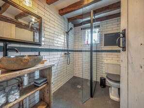 Towels - 1 bedroom accommodation in Nantgaredig (Nantgaredig)