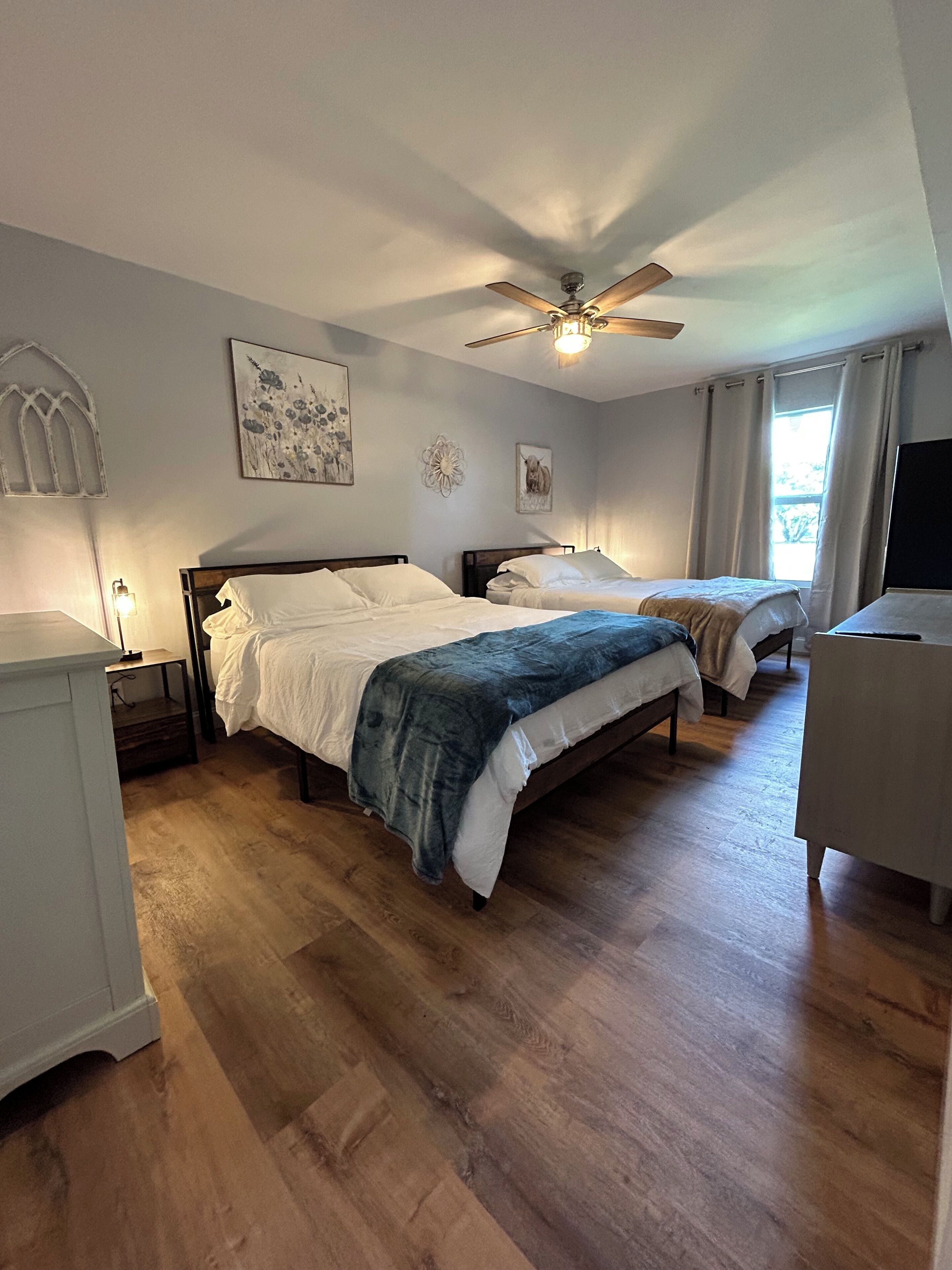 2 bedrooms, iron/ironing board, WiFi, bed sheets