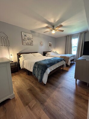 2 quartos, ferros/tábuas de passar roupa, Wi-Fi, roupa de cama