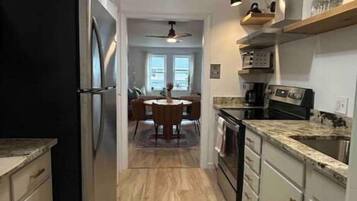 Fridge, oven, stovetop, coffee/tea maker