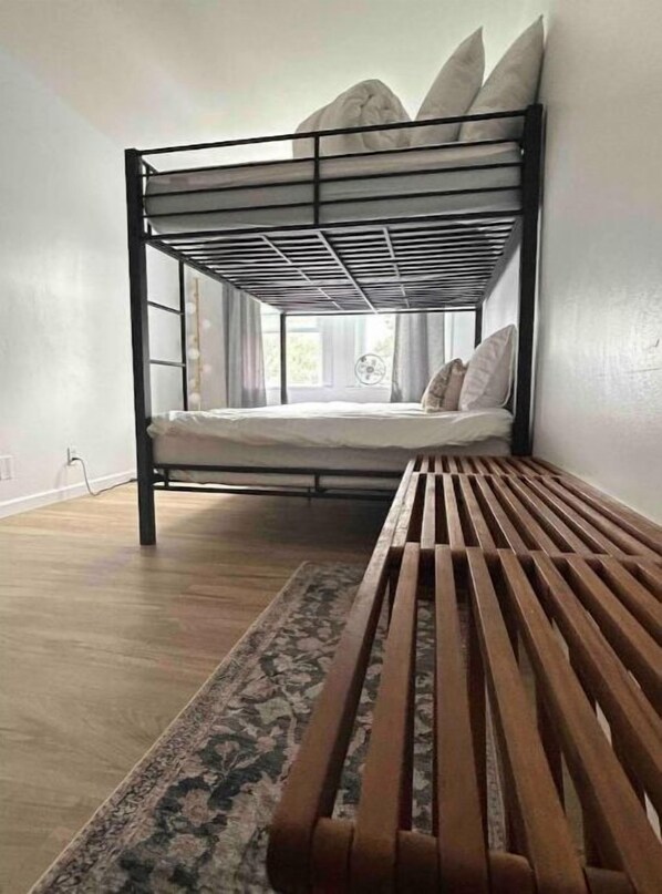 2 bedrooms, WiFi, bed sheets