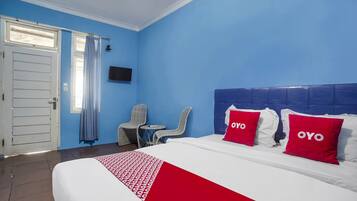 Standard Double Room | Desk, laptop workspace, bed sheets