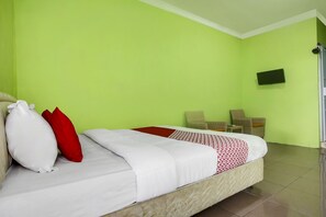 Habitación estándar doble | Escritorio, espacio para trabajar con un portátil, ropa de cama