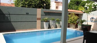 Beautiful mansion with swimming pool, barbecue, garage, suite and whirlpool.