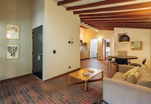 Appartement, 1 chambre, balcon | Aire de séjour | Téléviseur connecté