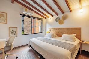 Appartement, 1 chambre, balcon | 1 chambre, literie de qualité, coffre-fort, bureau