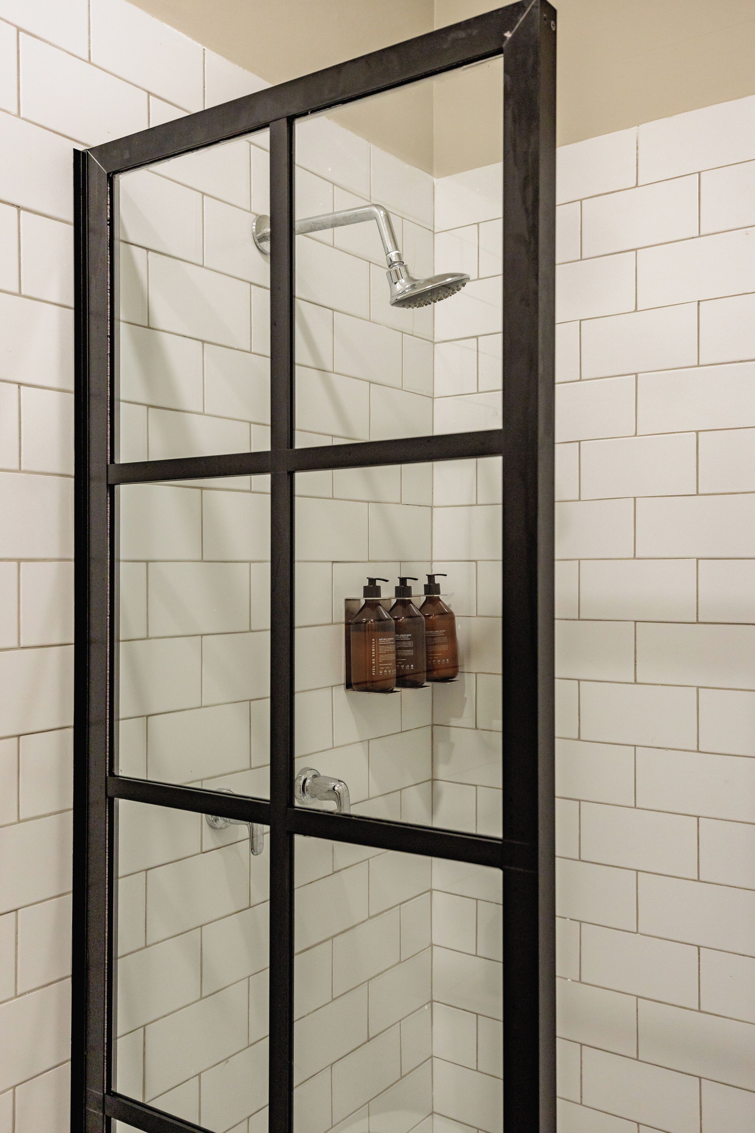 Standard Studio, 1 Queen Bed, Kitchen | Bathroom | Shower, rainfall showerhead, towels, soap