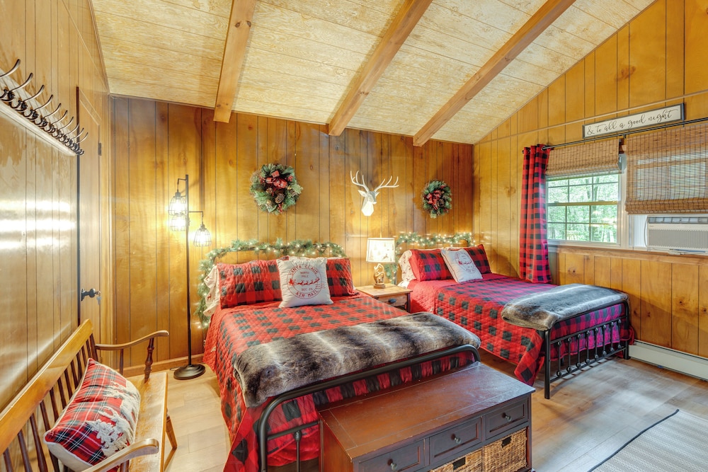 'Papa's Christmas Cabin' in Gouldsboro w/ Deck! Gouldsboro Vrbo