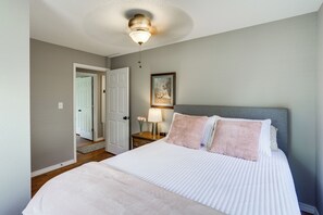 3 bedrooms, iron/ironing board, Internet, bed sheets - Rural Melbourne House with Deck! (Melbourne)