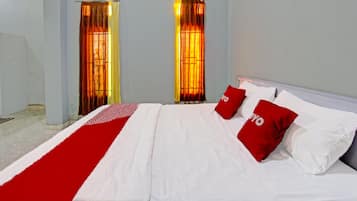 Deluxe Double Room | Laptop workspace, free WiFi, bed sheets