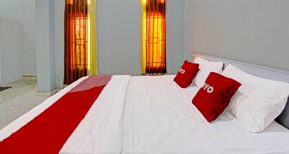 OYO 91210 Hotel J3
