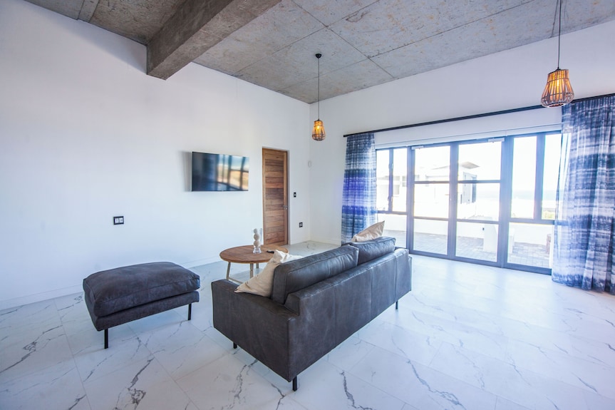 Villa Fantastica Suite- Spacious & No Loadshedding - Yzerfontein
