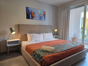 2 bedrooms, in-room safe, desk, iron/ironing board