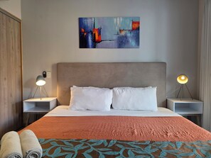 2 Schlafzimmer, Zimmersafe, Schreibtisch, Bügeleisen/Bügelbrett