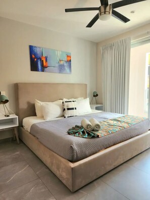 2 bedrooms, in-room safe, desk, iron/ironing board