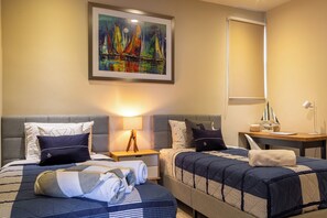 3 makuuhuonetta, silitysrauta/-lauta, ilmainen Wi-Fi, vuodevaatteet