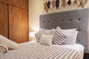 3 slaapkamers, een strijkplank/strijkijzer, gratis wifi, beddengoed