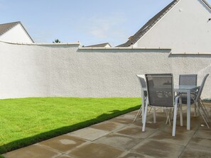 Outdoor dining - A newly built haven located near Westward Ho. (Appledore, near Bideford)
