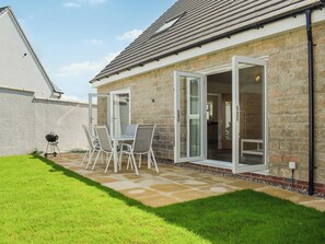 Outdoor dining - A newly built haven located near Westward Ho. (Appledore, near Bideford)