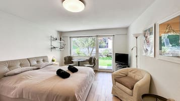 Free WiFi, bed sheets