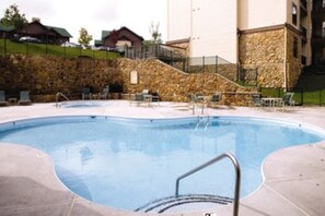 Piscine couverte, piscine extérieure