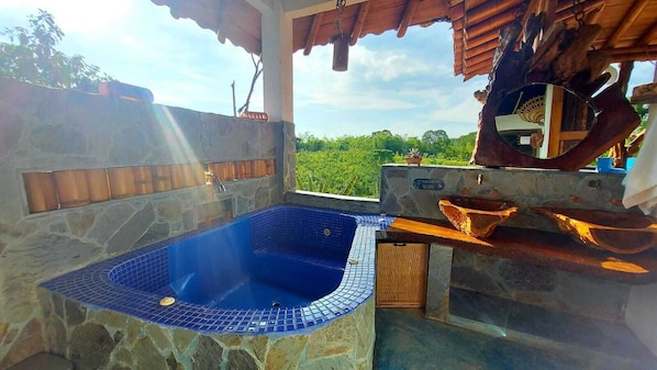 Bain à remous extérieur